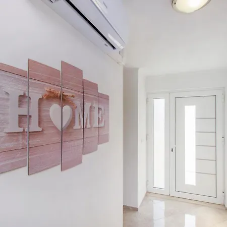 Lucia ロゾヴァック