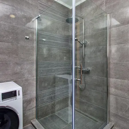 Lucia ロゾヴァック