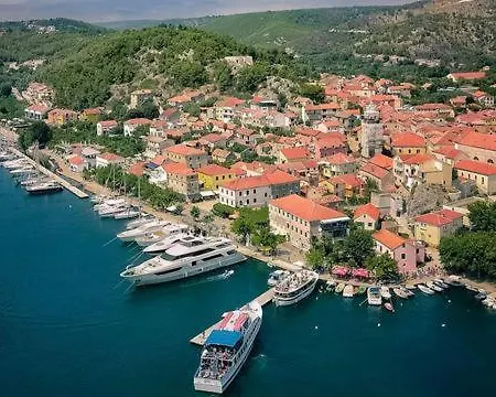 Lucia ロゾヴァック