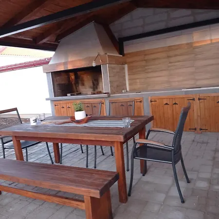 Lucia Ferienhaus Lozovac