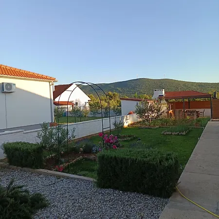 Lucia Holiday home Lozovac