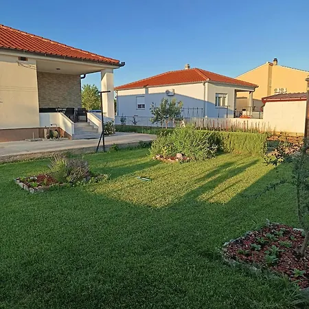 Holiday home Lucia Lozovac