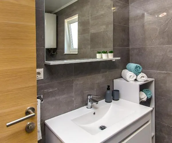 Lucia Holiday home Lozovac