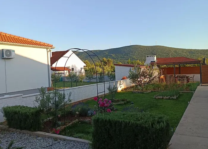 Lucia Holiday home Lozovac